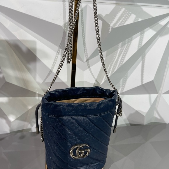 AUTHENTIC EUC Gucci GG Marmont Mini Bucket Crossbody Leather Navy with Chain - Picture 4 of 7